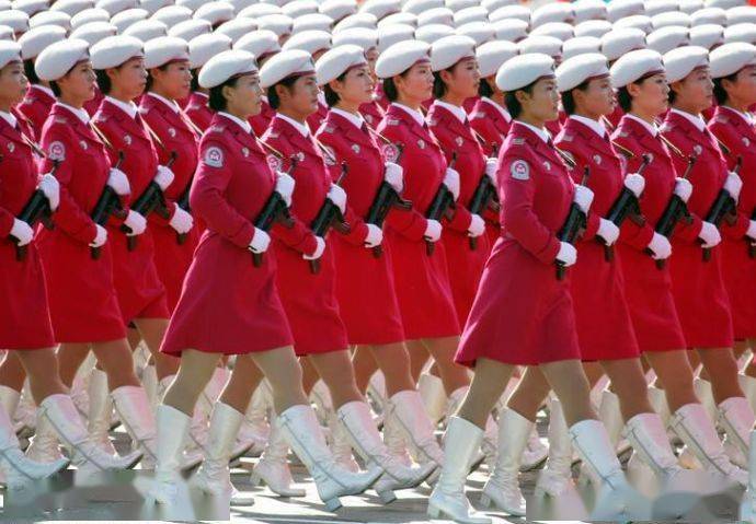 七律～八一赞女兵/文／武书尧