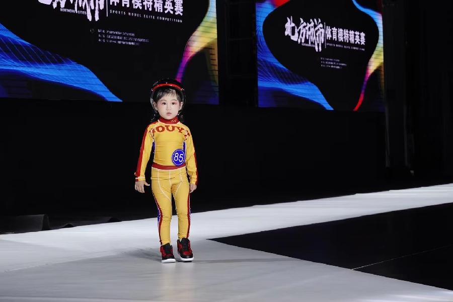 喜欢时装秀的小美女（图7）