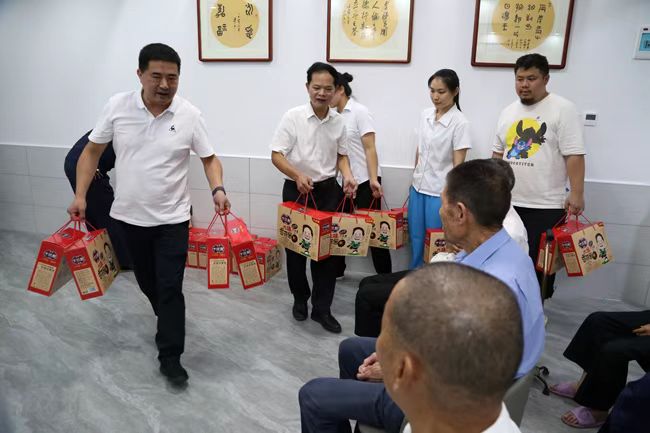 临湘市:“抗美援朝老兵,我们来看您了”(图2)