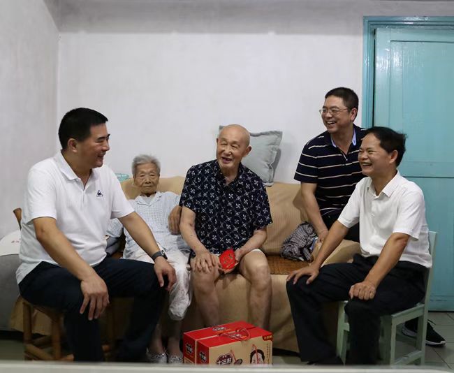临湘市:“抗美援朝老兵,我们来看您了”(图5)