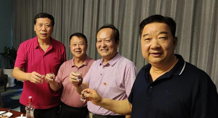【八一专刋】张富贵:热烈祝贺原工兵十四团老七连西安战友庆八一联谊会圆满成功(诗词二首)北京头条发布!(图36)