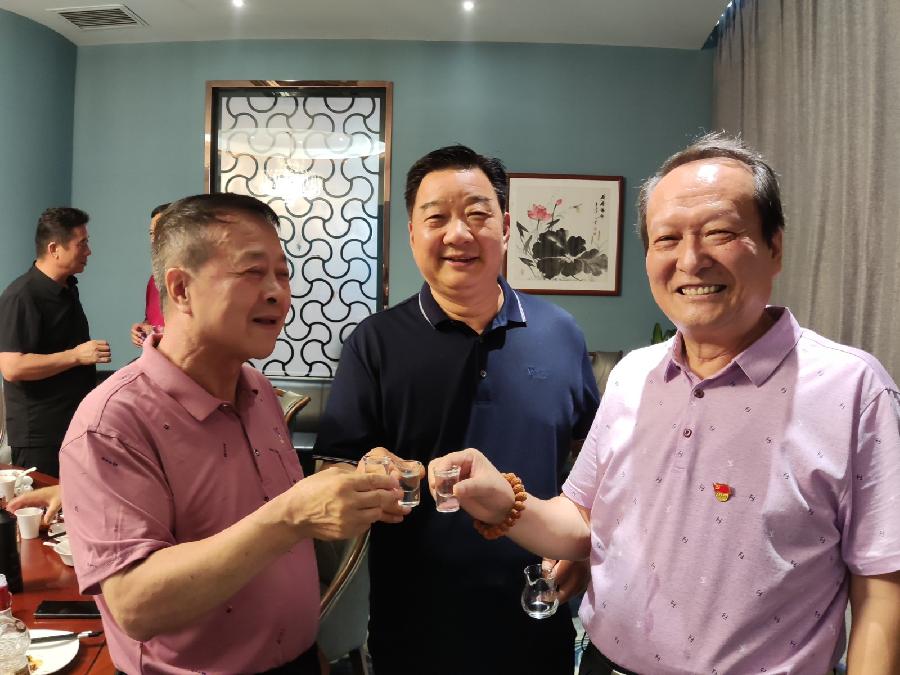 【八一专刋】张富贵:热烈祝贺原工兵十四团老七连西安战友庆八一联谊会圆满成功(诗词二首)北京头条发布!(图49)