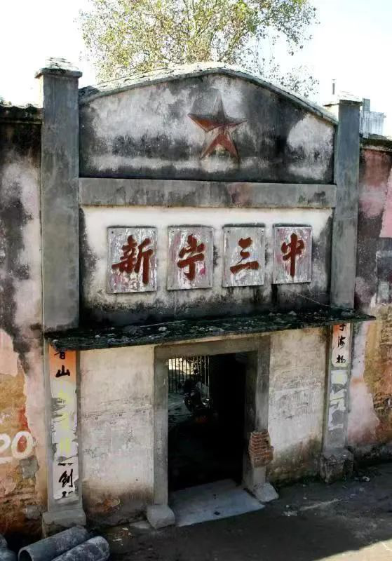 徐巨明：总有一段光阴刻骨铭心（山径）