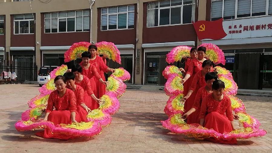 建军节举国齐欢庆 志愿者歌舞扬军威（图5）