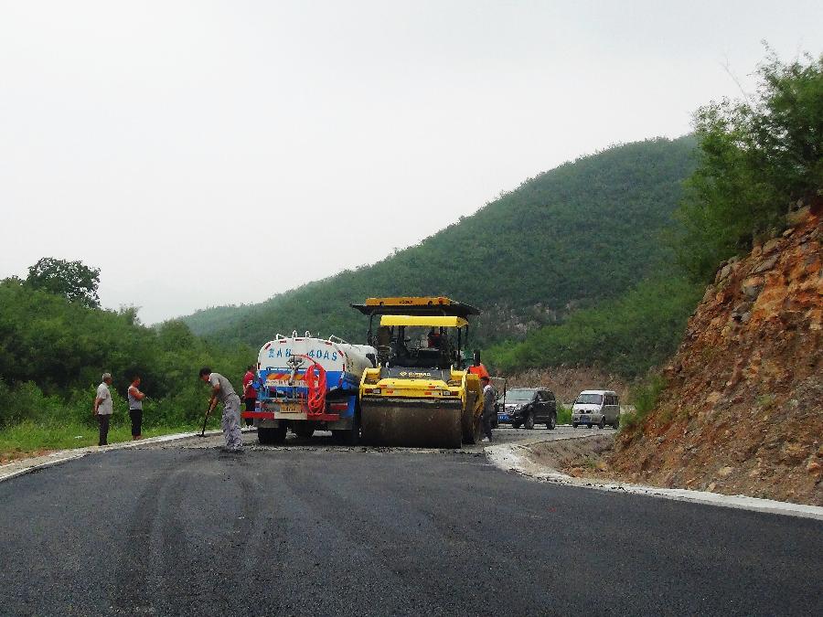 寻美井陉 | 组照《乡村公路硬化铺油》| 王千岭#寻美中国（图5）