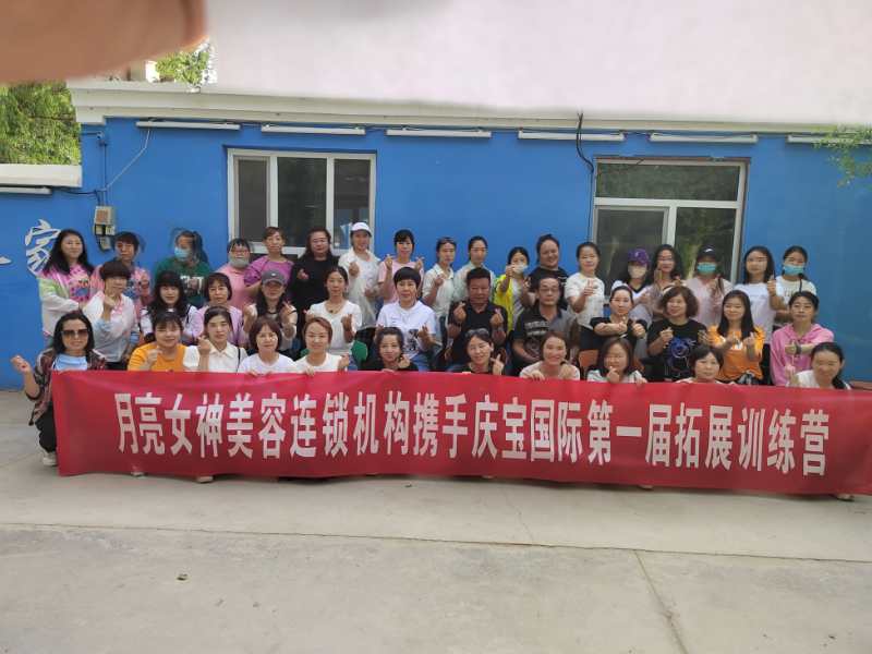 冯忠文:成就美丽 做好自己——记库尔勒唯美月亮女神美容服务有限公司总经理韦春