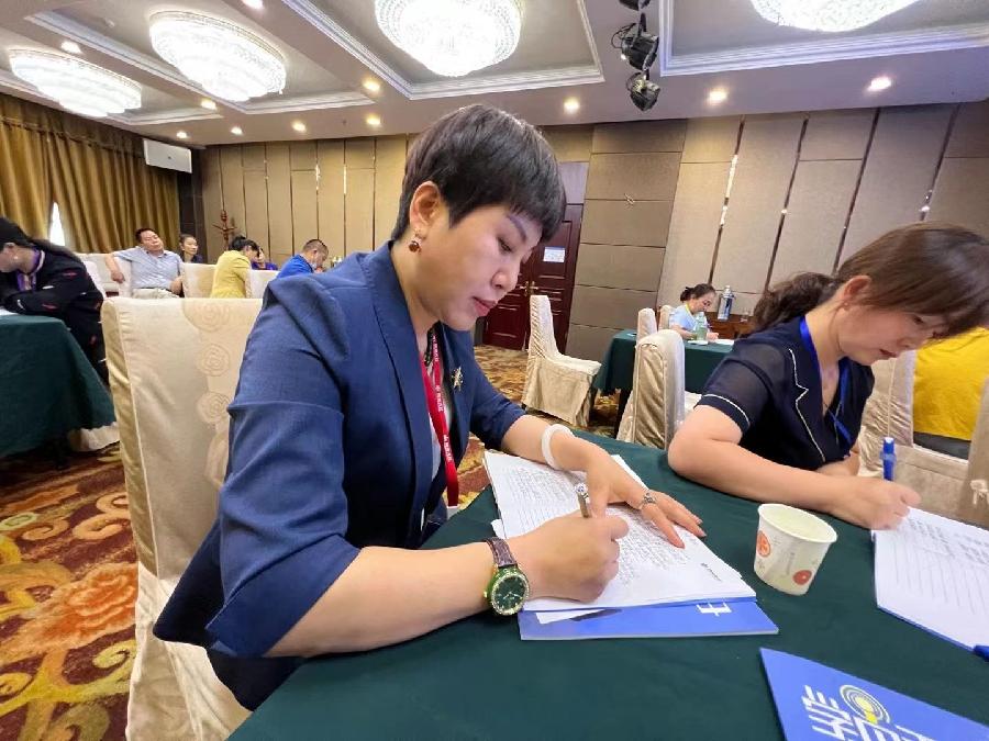 冯忠文:成就美丽 做好自己——记库尔勒唯美月亮女神美容服务有限公司总经理韦春(图4)