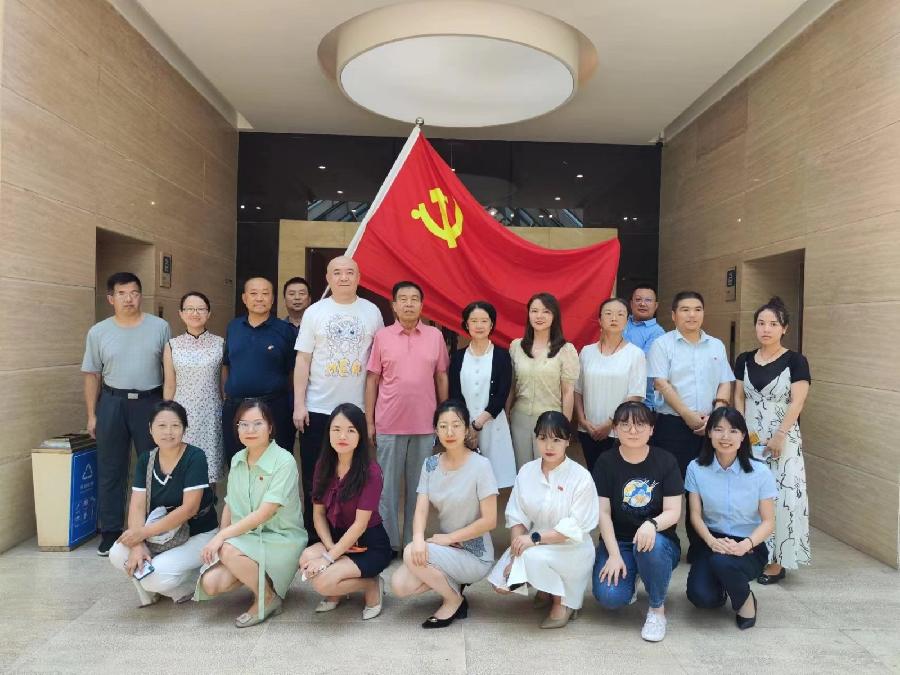 【红色记忆】张富贵：点赞红色收藏家袁国林（自由体诗）*北京头条•西安头条•都市头条发布！（图6）