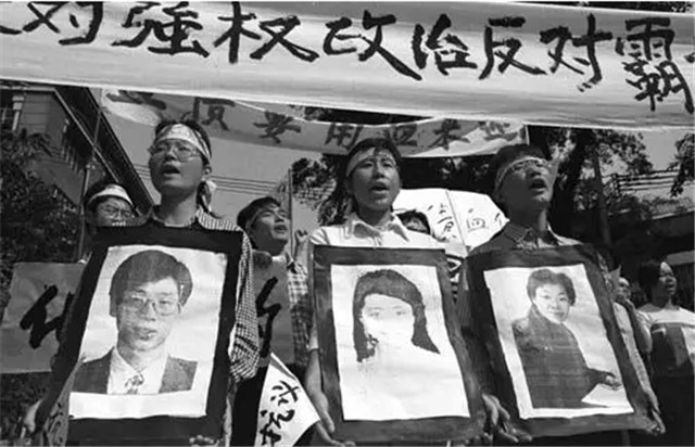 铭记5月8日 ‖ 作者/雷金钟 合诵/弘华 老马 红月 春姗如笑 京果 合成/配乐/京果 武方圆