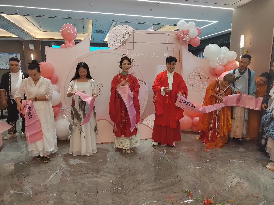 中国汉服文化节河南站暨丽婵花禧汇揭牌仪式顺利举行（图4）
