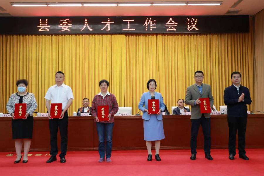刘润泉《心系三农事 春华满绿园——记绿园公司创始人杨春华》播/玉华（图5）