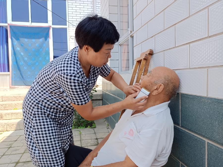 井陉郑捧花：河北省“今日织女星”（图4）