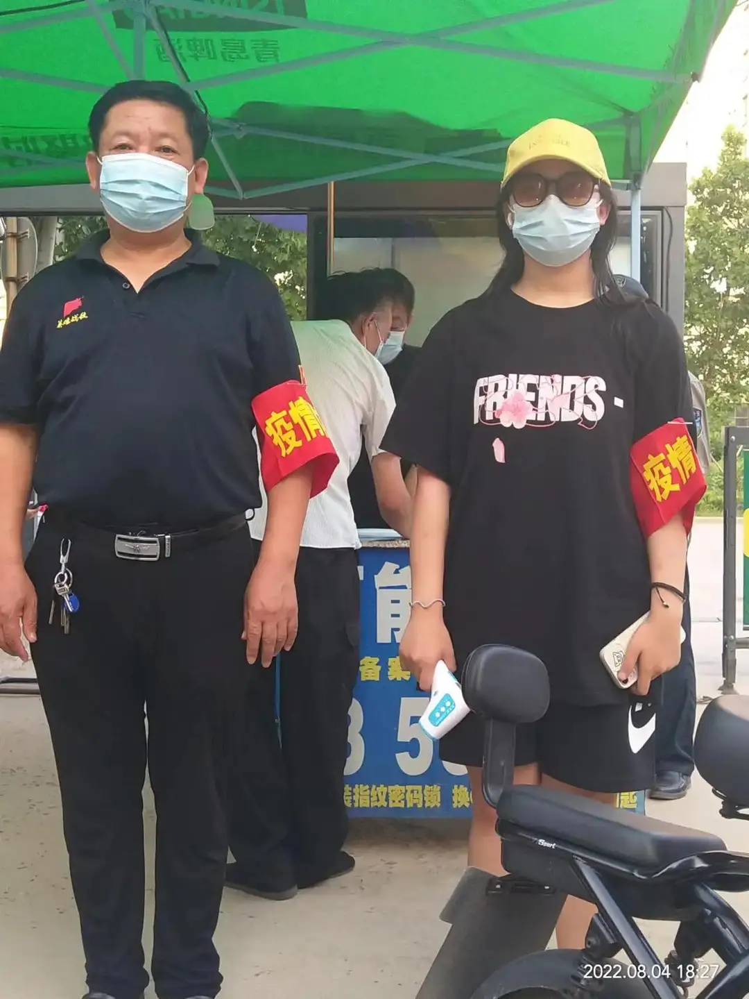 上阵“父女兵” 并肩抗疫情