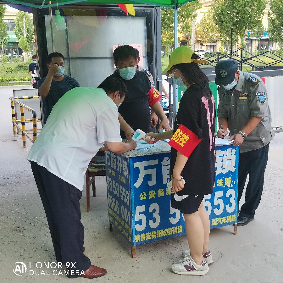 上阵“父女兵” 并肩抗疫情(图5)