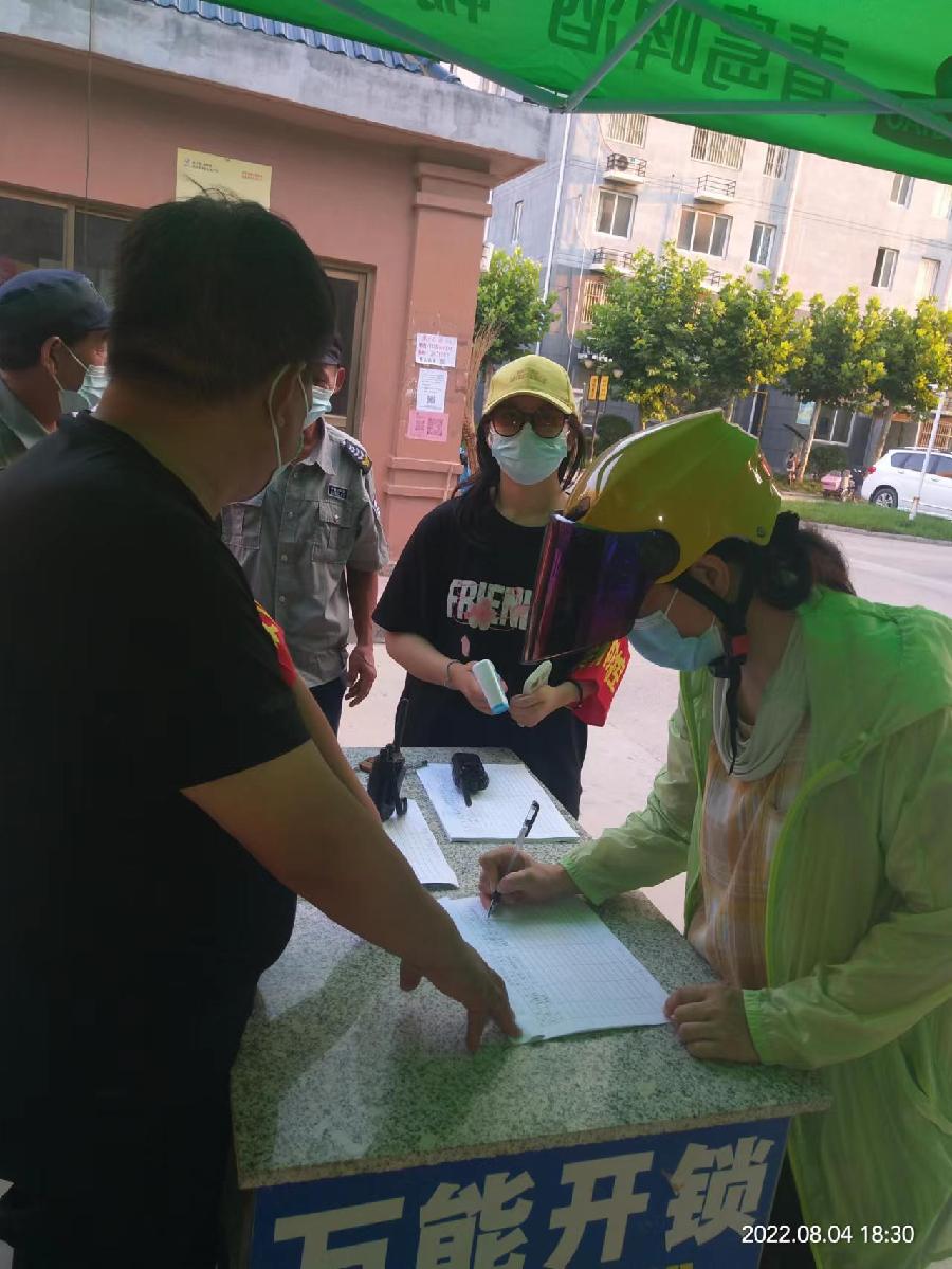 上阵“父女兵” 并肩抗疫情(图6)
