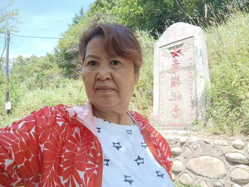 【雅诗总会】精美藏头诗《八一快乐》(外八首)‖白莲/腊梅(图8)