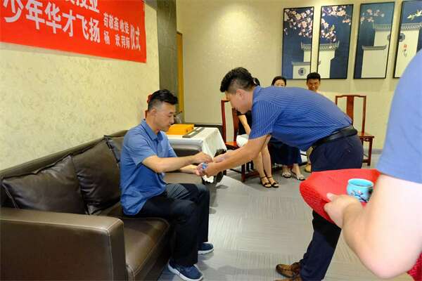 西安行知文旅企业家协会高级文化顾问苟敬燕老师喜收爱徒(图5)