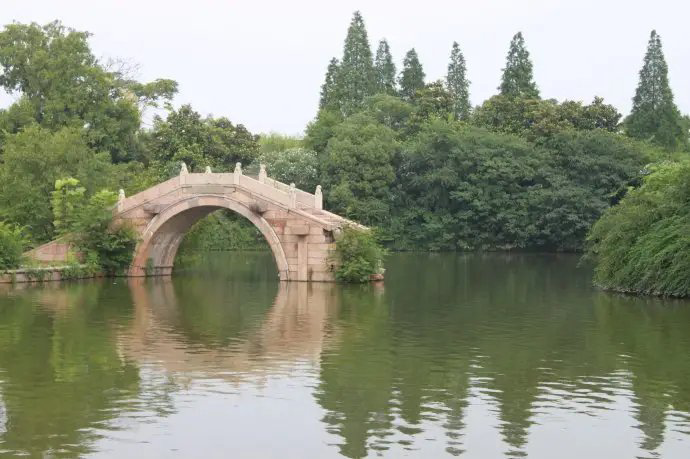 溪流诗歌《游杭州/七绝四首》主播：孙浩勋 编辑：小鱼儿 【北疆头条】（第264期）（图4）
