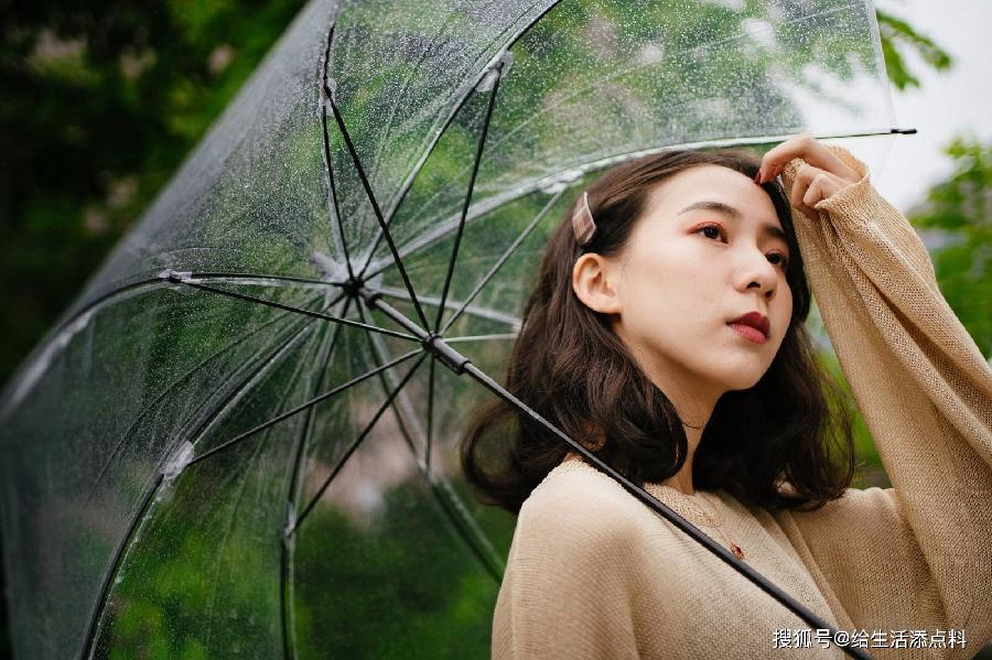 《雨，停在手上》作者:李彩云【主播:金牌主播:建华】【桃源国际诗歌集团】[桃源♬ 馨声]（图6）
