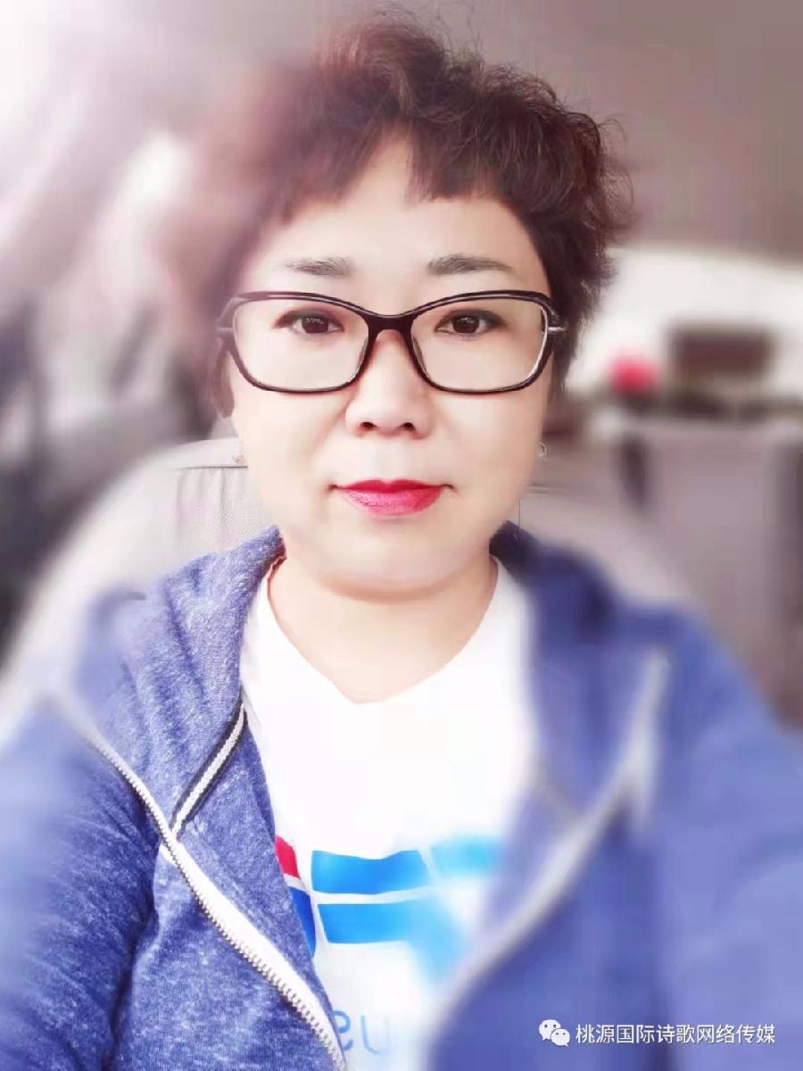 《雨，停在手上》作者:李彩云【主播:金牌主播:建华】【桃源国际诗歌集团】[桃源♬ 馨声]（图13）