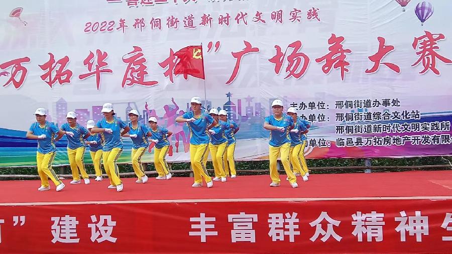志愿者用爱心服务 赛场获殊荣展风采（图4）