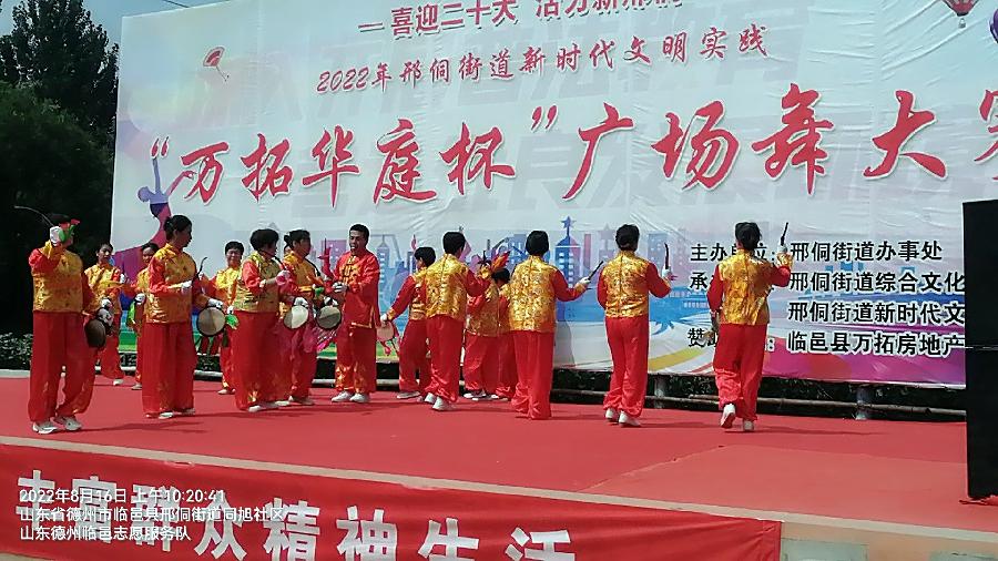 志愿者用爱心服务 赛场获殊荣展风采(图5)