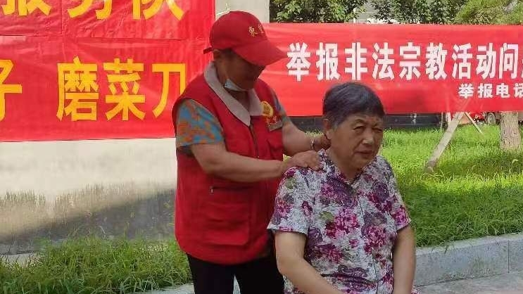 奉献爱心志昂扬 便民服务百姓盼（图2）