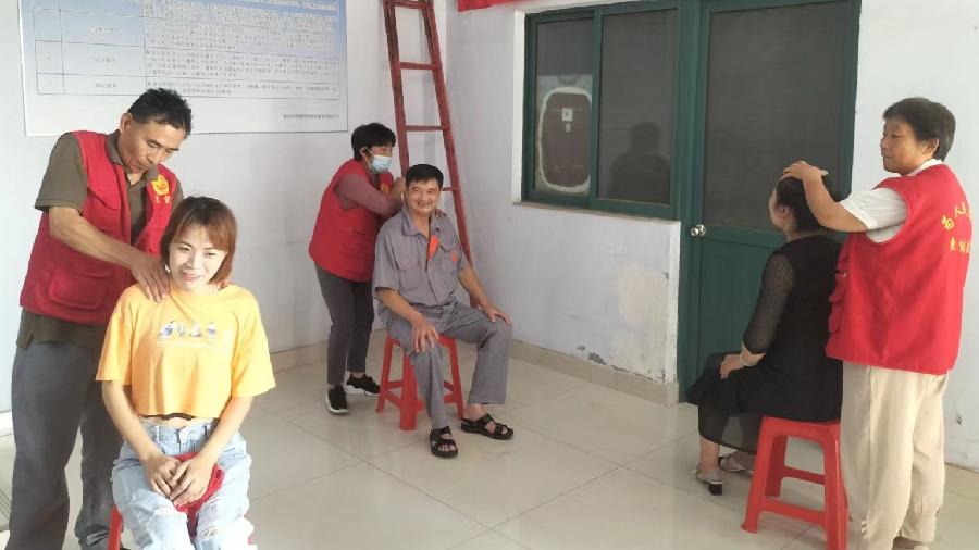 奉献爱心志昂扬 便民服务百姓盼（图10）