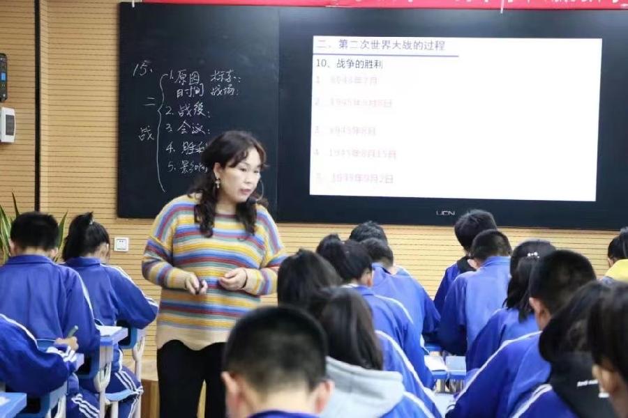 王世鹏：七绝•贺长白县第一中学黄海玲教师从事教育工作卅年感赋（组诗六首）*北京头条•都市头条发布！（图5）