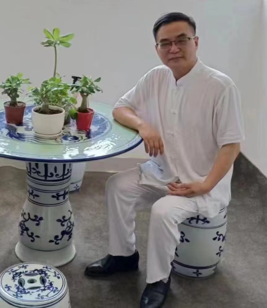 《导游》作者/龙尤【世界全媒体总社】世界诗人名人展（8967）（图3）