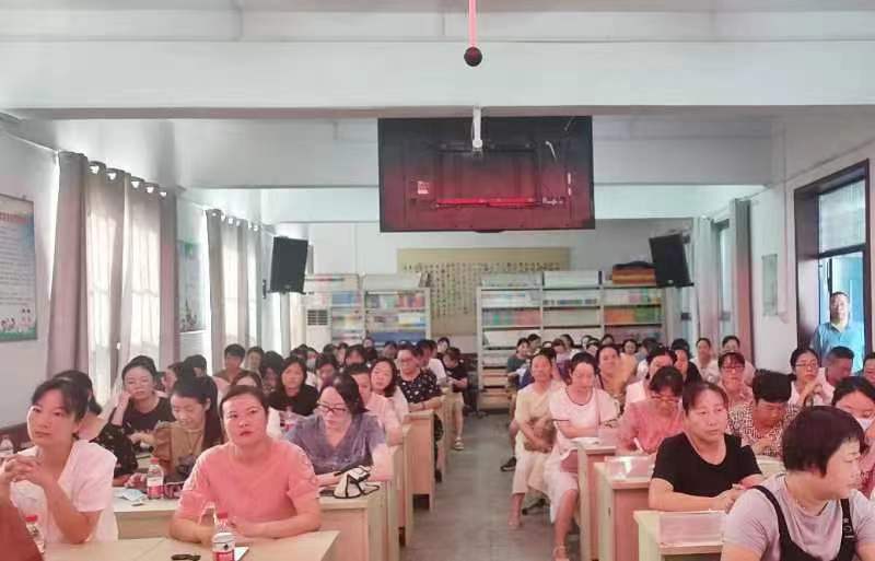 河南鲁山：以“名师、名班主任讲座”引领琴台特色教育之路（图4）