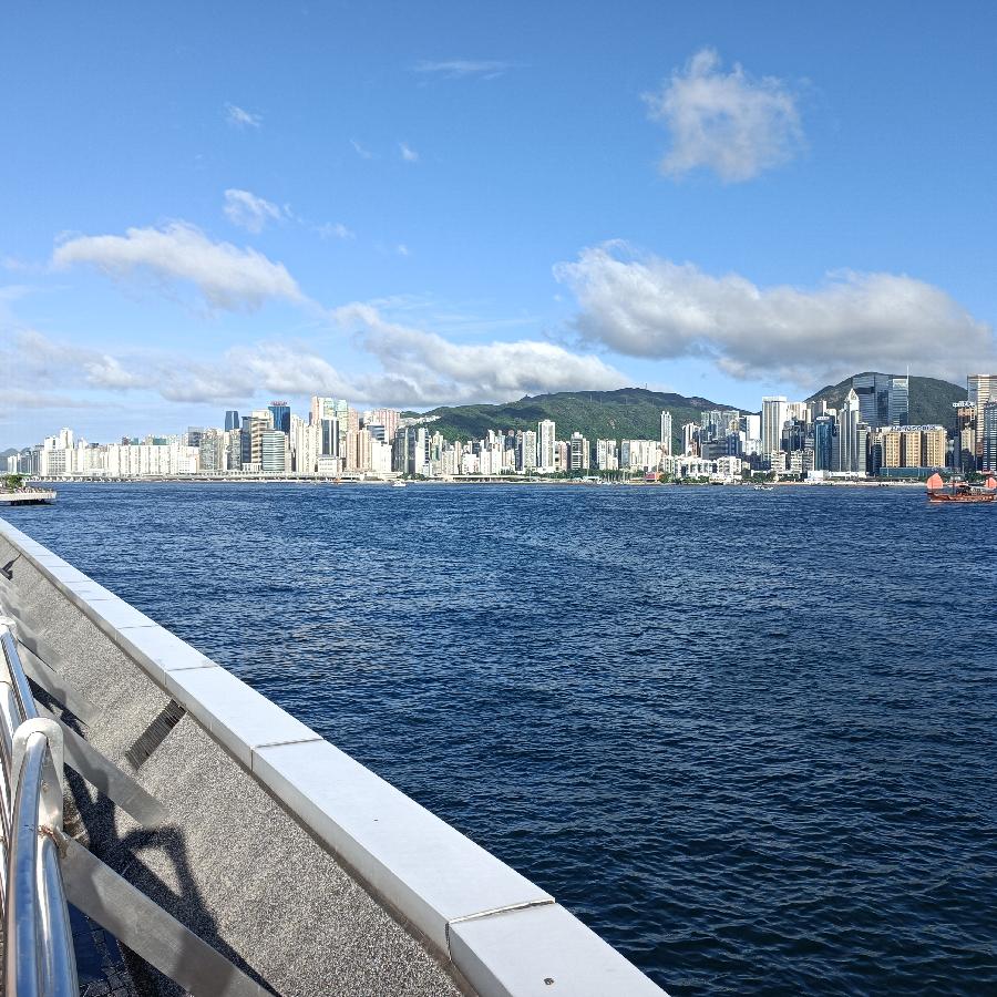 尖沙咀码头观海(图36)