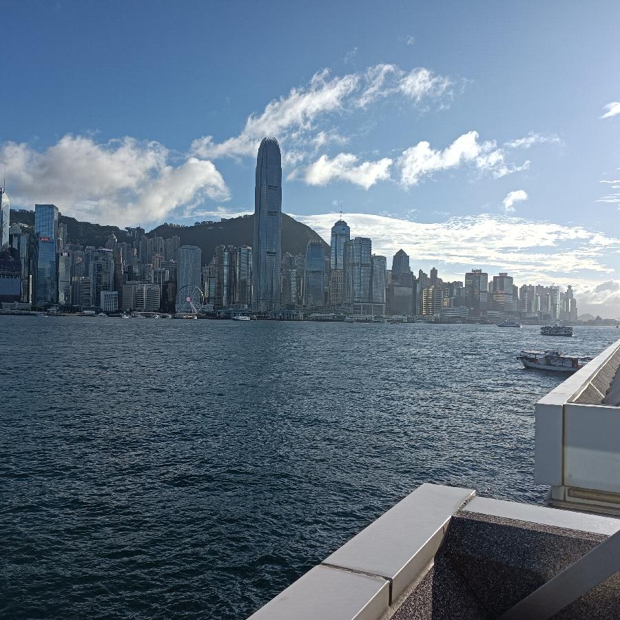 尖沙咀码头观海(图40)