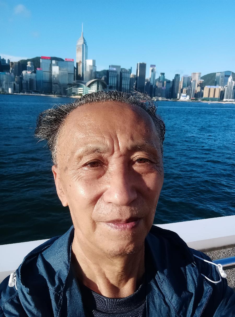 尖沙咀码头观海(图45)