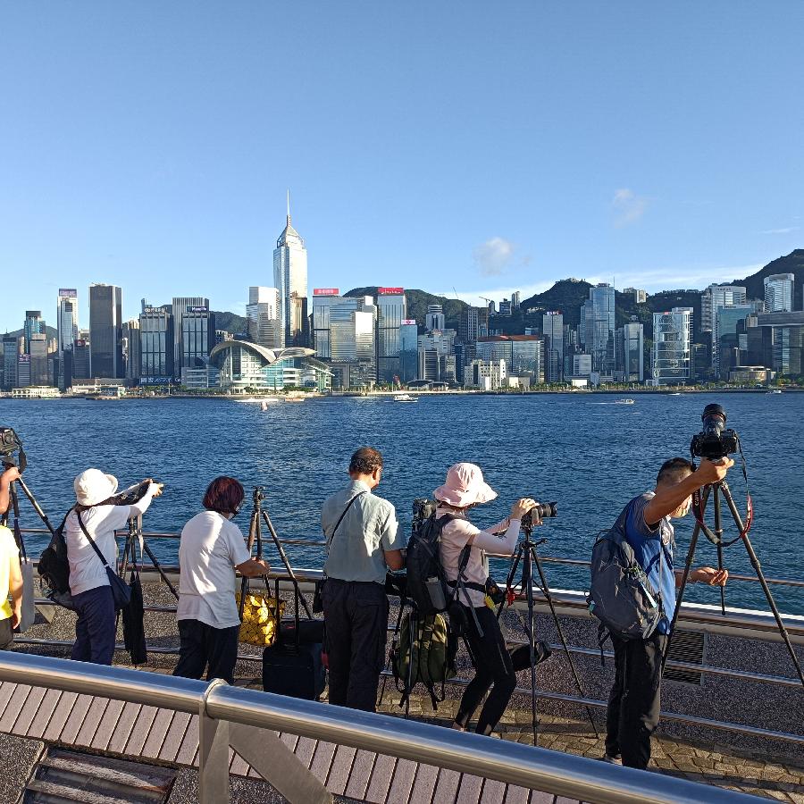 尖沙咀码头观海(图49)