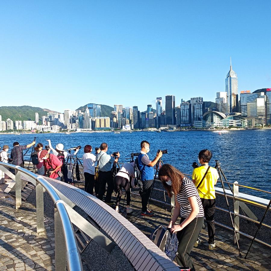 尖沙咀码头观海(图51)