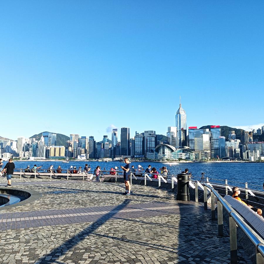 尖沙咀码头观海(图52)