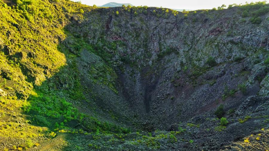 中华诗艺社黑龙江分社推荐/【摄影】無為:与火山有关(图45)