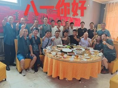 《战友聚宴》作者:高武扬(图2)