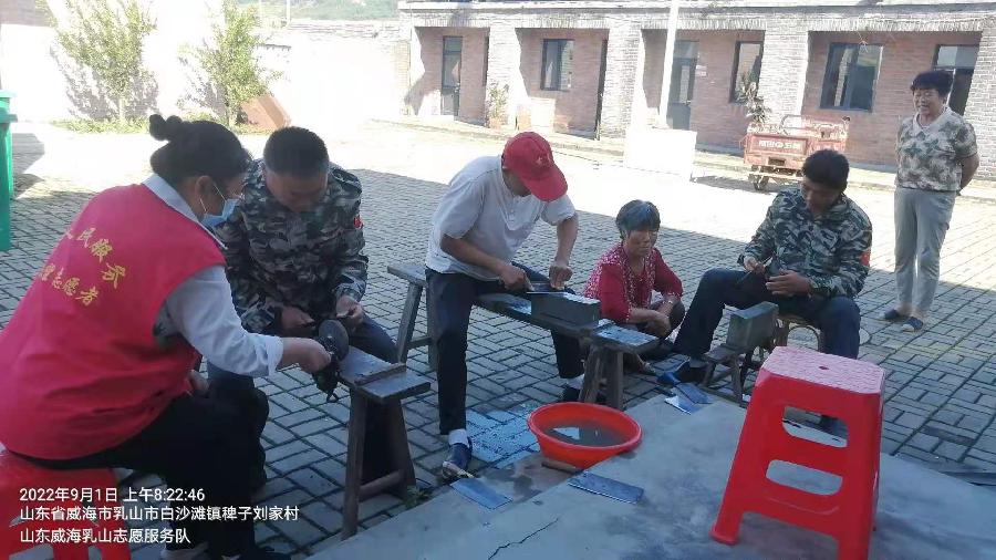 服务送到家门口 爱心送进心里头（图3）