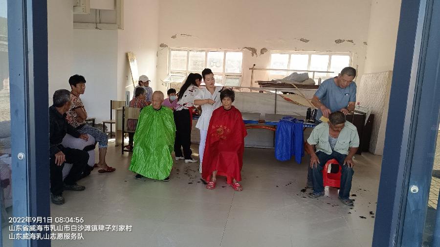 服务送到家门口 爱心送进心里头（图5）