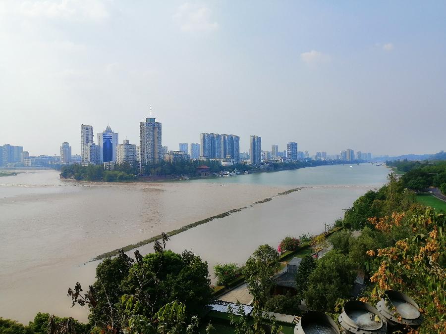 七律 乐山大佛(三首)文/江冲