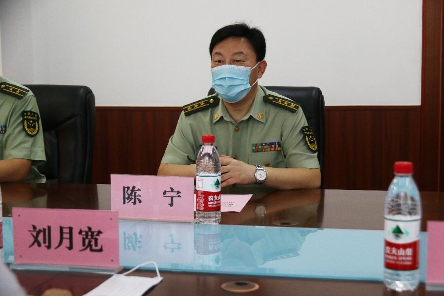 聊城市书画研究会向武警聊城支队捐赠大型绘画作品《长城雄姿》仪式举行(图2)