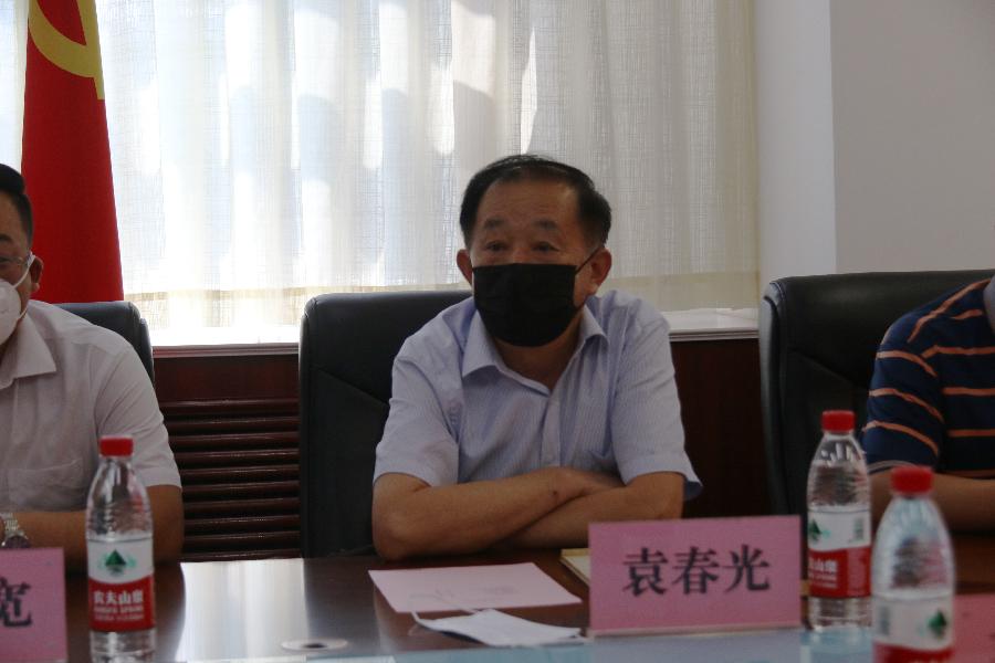 聊城市书画研究会向武警聊城支队捐赠大型绘画作品《长城雄姿》仪式举行(图3)