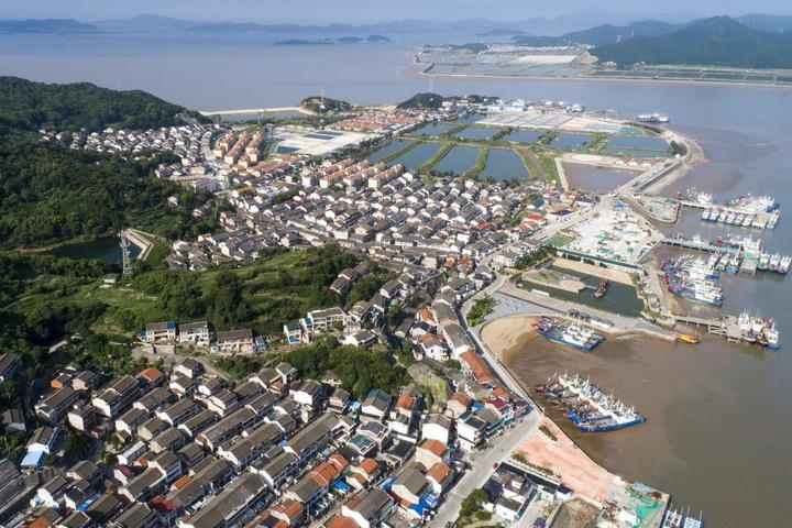 【海外诗译】精品双语朗诵《题蚂蚁岛“三八”妇女堤》作者|孙静波、译|静好、审|任诚刚、朗诵|薇薇(图5)
