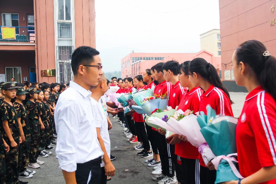 苏开省诗歌《校园咏物二首》主播：老革命；编辑：香乡【北疆头条】（第281期）（图5）