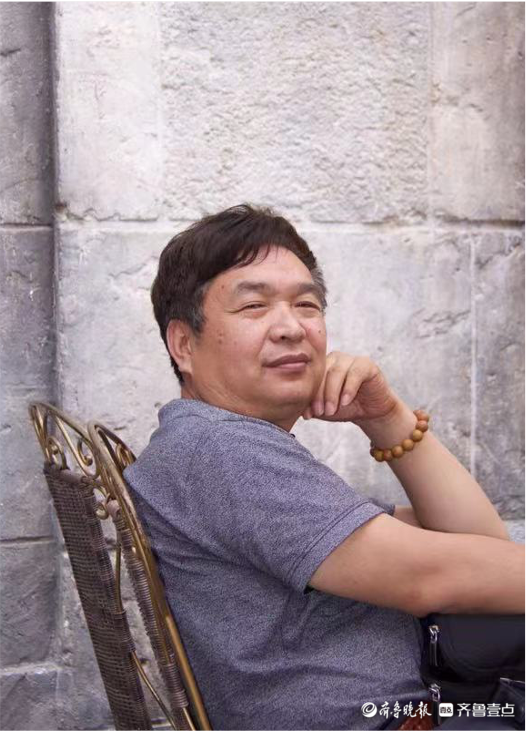 武汉作家严春芳《为荷而来》《太阳与大海》新书发布会在济南举行（图2）