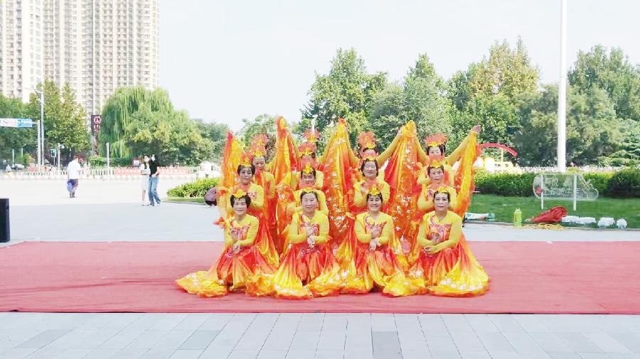 志愿载歌载舞庆丰收 满怀豪情喜迎二十大（图5）