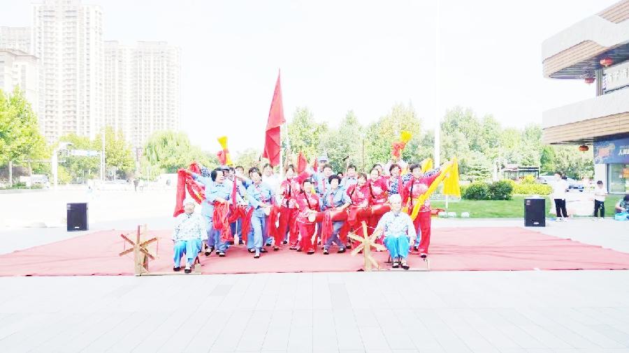 志愿载歌载舞庆丰收 满怀豪情喜迎二十大（图6）