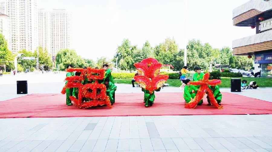 志愿载歌载舞庆丰收 满怀豪情喜迎二十大(图7)